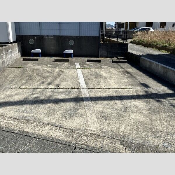 プレミ―ル鴨川 駐車場