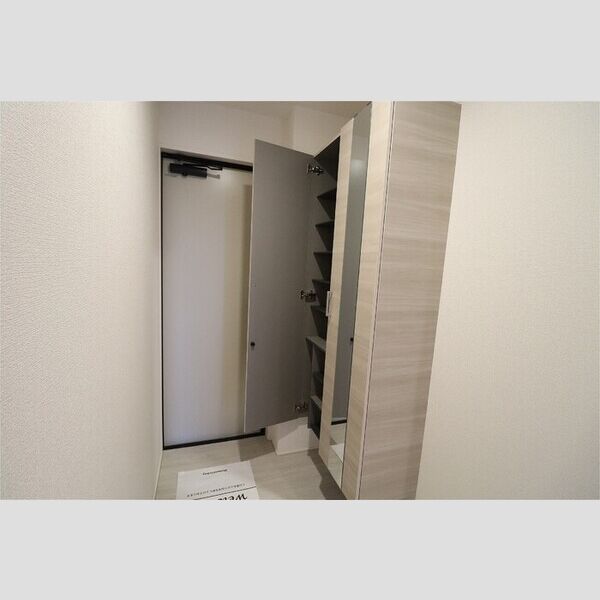 D-KISARIA　WⅠ201号室 玄関