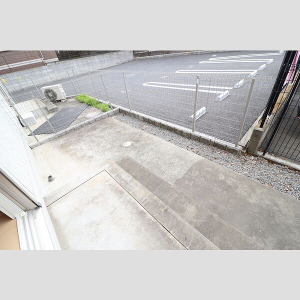 フェリオ・ヴィアーレ102号室 テラス