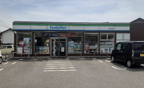 今井1丁目2階建 【コンビニエンスストア】ファミリーマート 入間木蓮寺店まで330ｍ