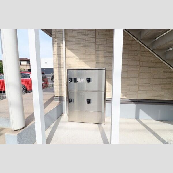 ニューオークス 宅配ボックス