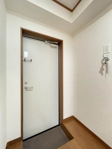 マーレ梅島1階 玄関