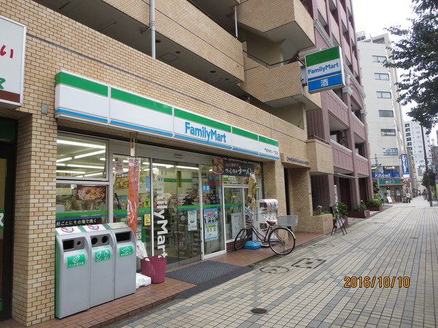 カスタリア門前仲町 【コンビニエンスストア】ファミリーマート門前仲町一丁目店まで242ｍ