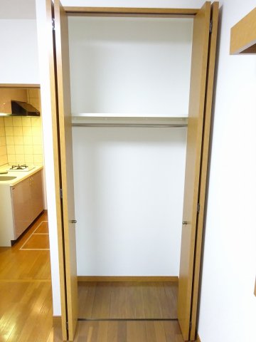 フェニックス芦花公園駅前弐番館107号室 収納