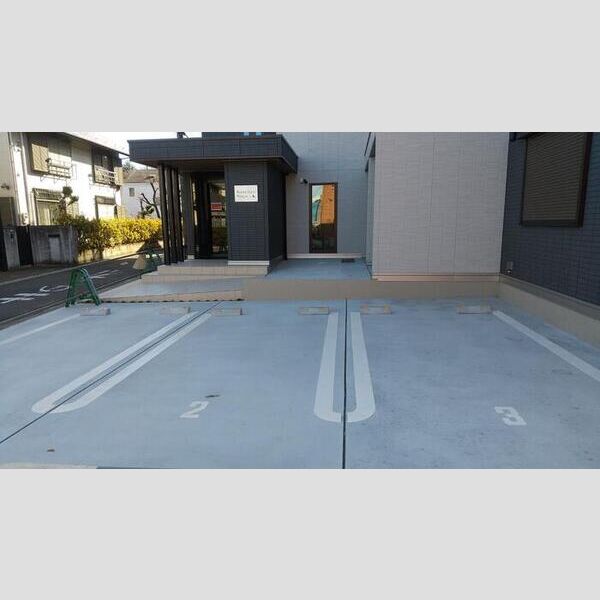 Buena Venir(ブエナ　ヴェニール)201号室 駐車場