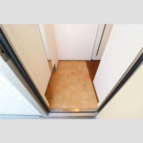 リ・サクラ　B 玄関