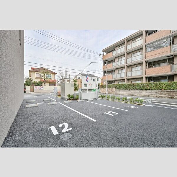 ロイジェント西新井0603号室 平置き駐車場