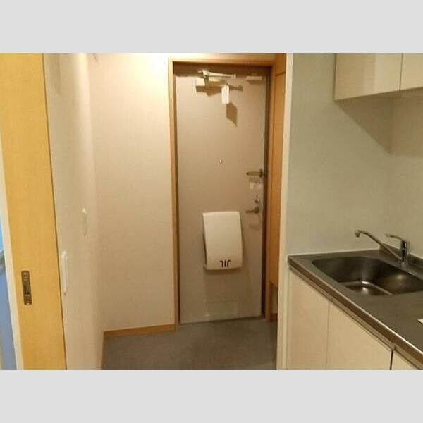 サンビレッジ春205号室 玄関にはシューズBOX