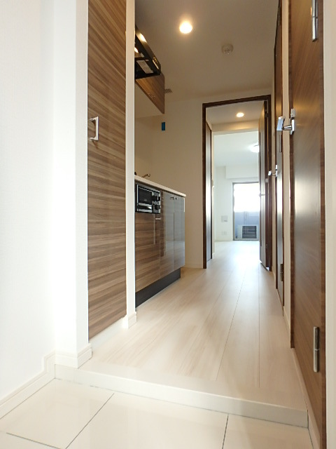 ガーラ・ヴィスタ練馬 人造大理石敷きの玄関/人感センサー付照明あり