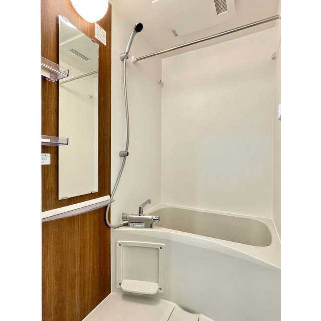 モナ・ローベル ☆バス