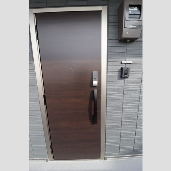 セレスティア白鳥308号室 玄関