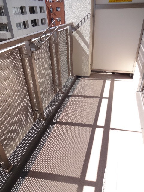 エルフレア三鷹0404号室 日当たり良好なバルコニー