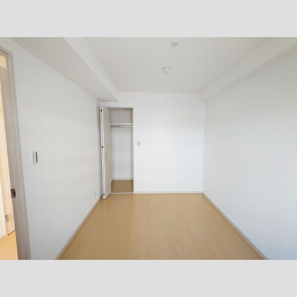 グランヴェールにしすな301号室 洋室6帖(別角度)