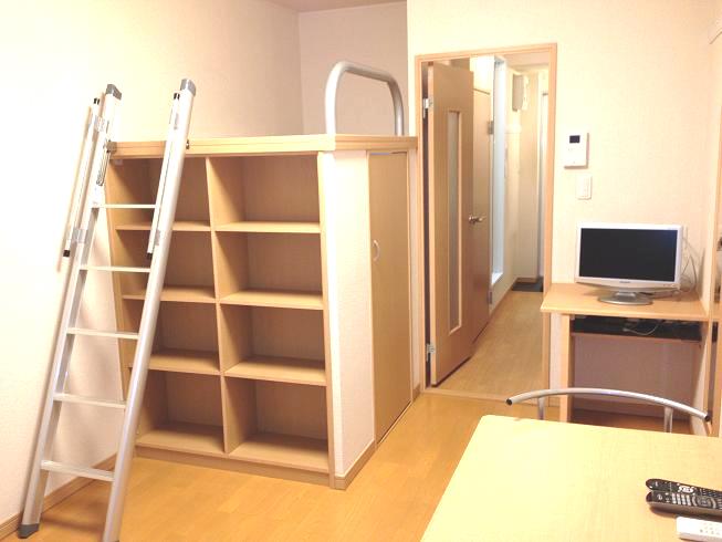 レオパレスプリムロウズ リビング