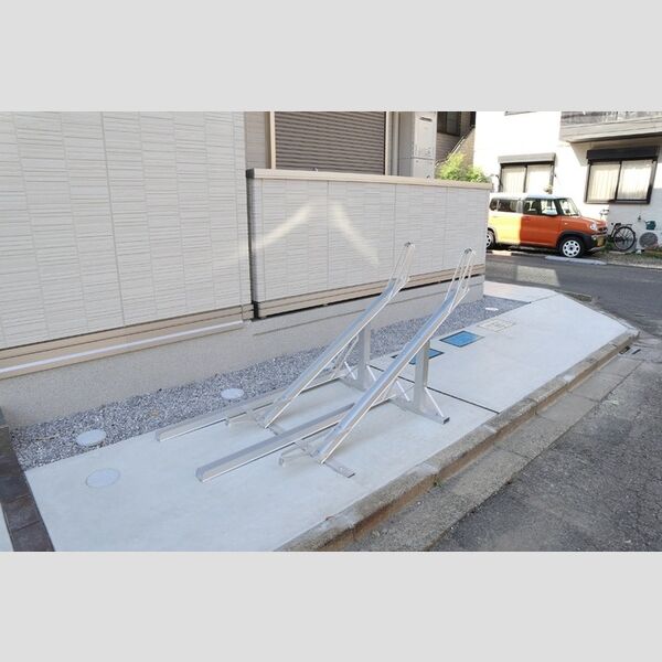 light snow grass 駐輪場