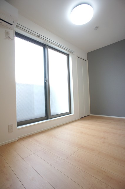 ラウレア千葉中央0102号室 アクセントクロス