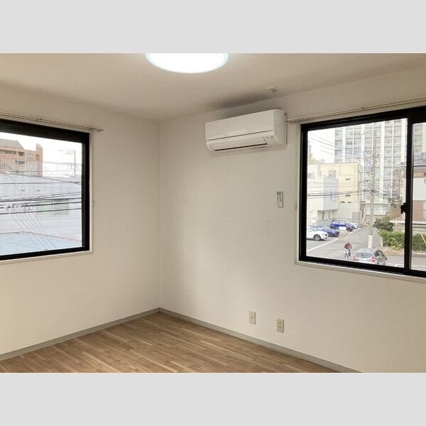 クレセント日吉台203号室 北側洋室