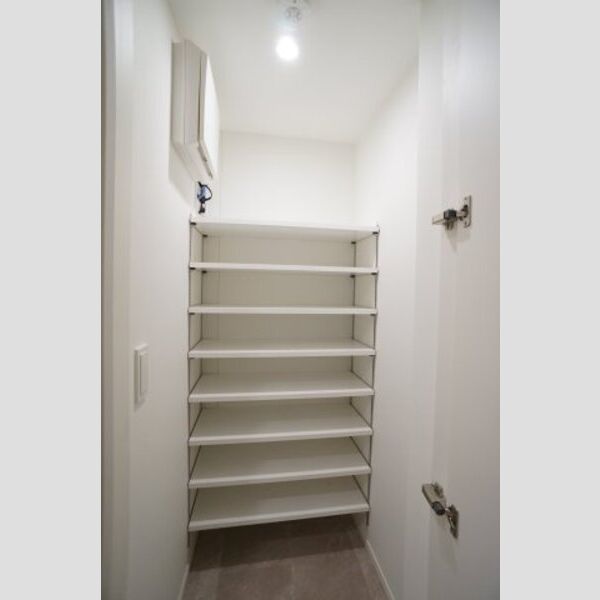 プライムメゾン森下WEST422号室 玄関