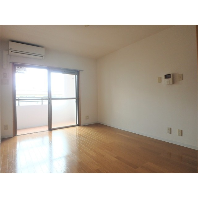 ブレクレール湘南206号室 リビング