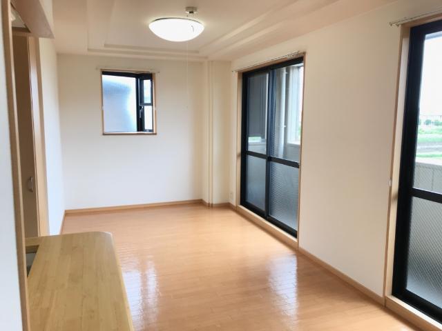 フォレストヴィラⅡ201号室 リビング