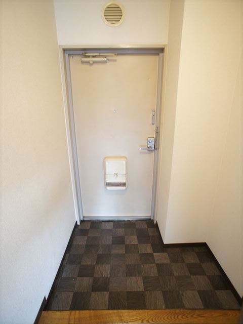 ルミエール若葉0302号室 玄関
