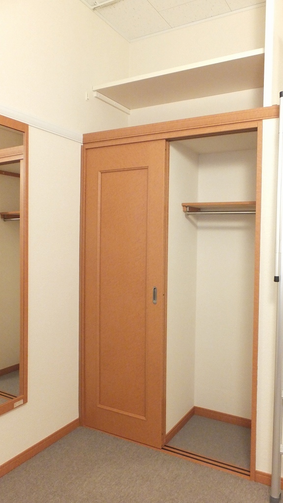 レオパレス広瀬204号室 クローゼット