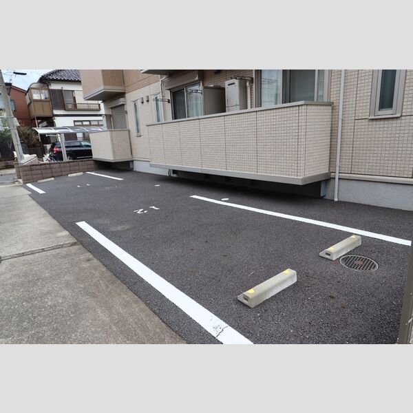 ヴェルドューラ・K203号室 駐車場