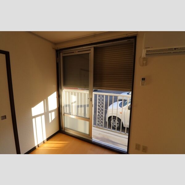 ホワイトヒル シャッター