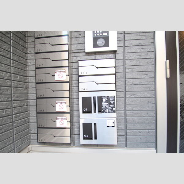 アルビネス東十条201号室 宅配ボックス