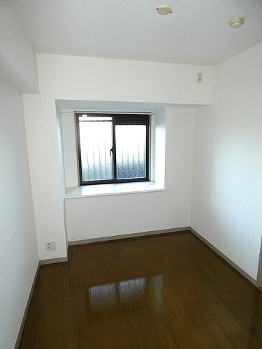 ライオンズプラザ松戸中央公園11階 洋室４．7畳　別角度