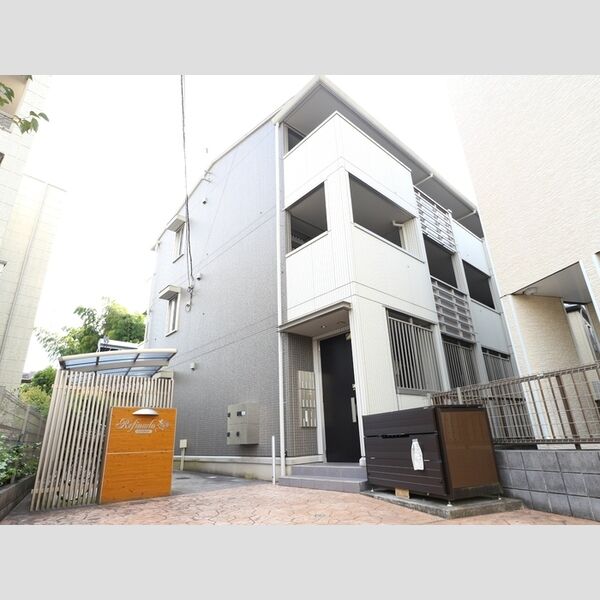 レフィナード205号室 建物外観