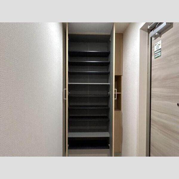 セレスティア西綾瀬105号室 シューズボックス