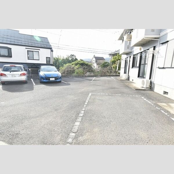 サニーハイツ中村 駐車場