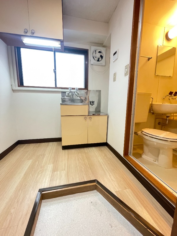 大小原ビル4階 玄関