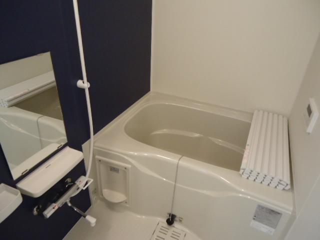 アーバンクレスト101号室 バス