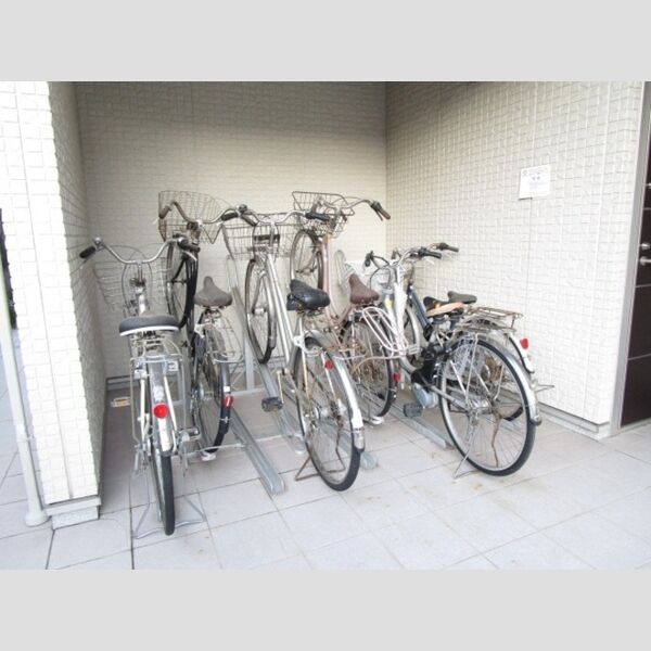 ウェルストン 駐輪場