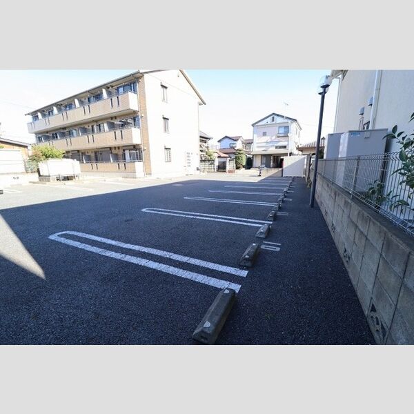 パーシモン105号室 駐車場