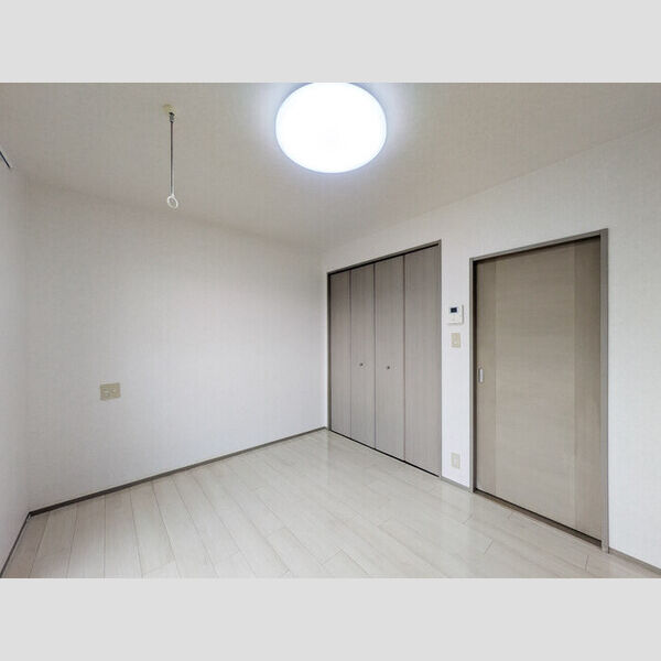 イーストハウス 洋室6帖