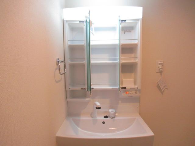 イーストガーデン 洗面台裏収納