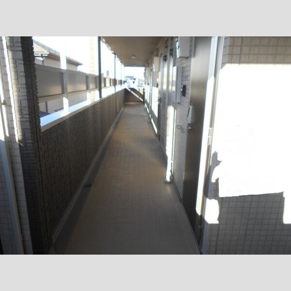 レセーナ203号室 二階共用廊下