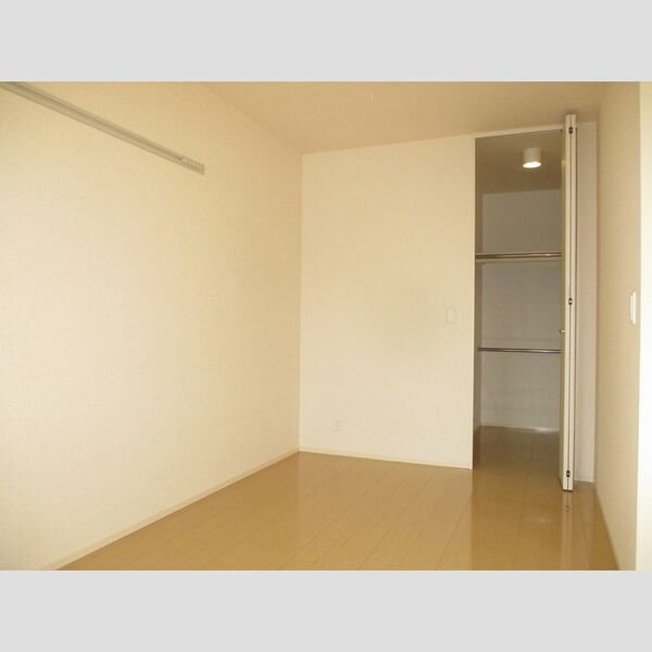 フェリオ・ヴィアーレ103号室 洋室