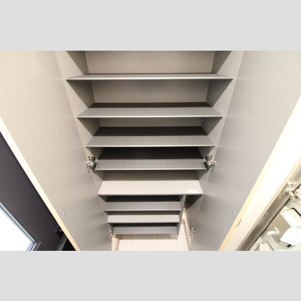 Maestro (マエストロ)102号室 シューズボックス