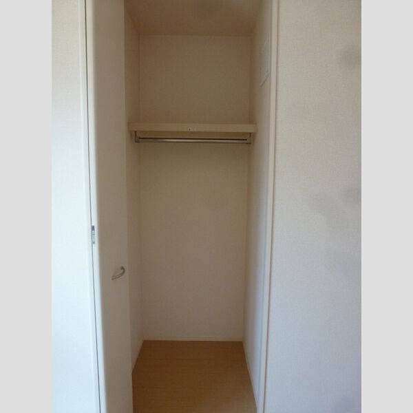 コーワ・ルミエール　参番館205号室 洋室クローゼット