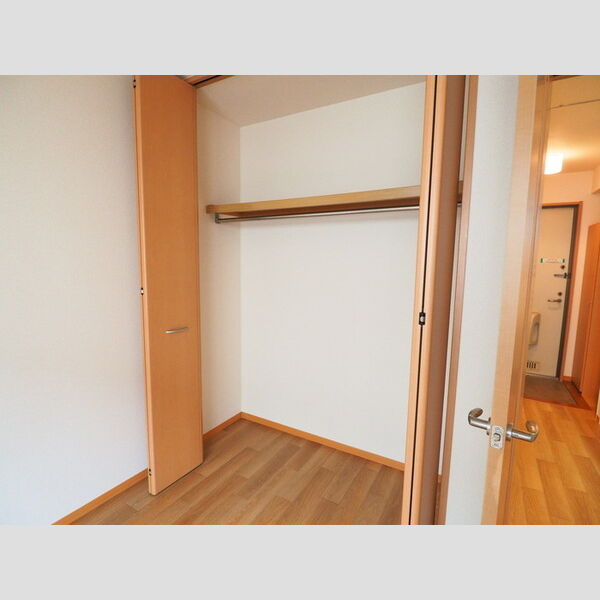 アベニーレ弘明寺 クローゼット