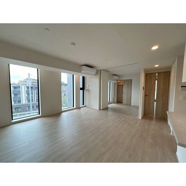 ザ・ケンジントン・レジデンス横濱片倉 リビングダイニング・寝室③