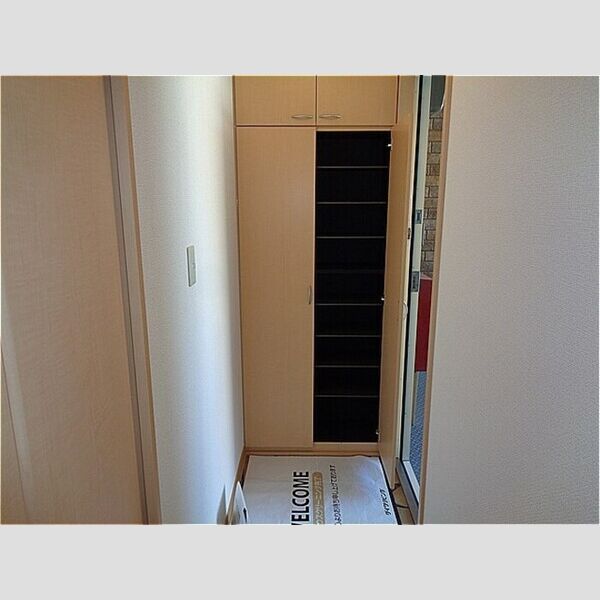 シャン クライン　C 玄関