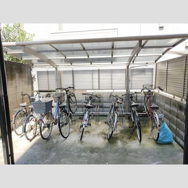 シャトル松原 駐輪場