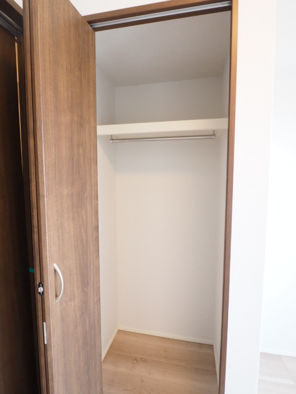 ドゥーエ梅屋敷3階 収納