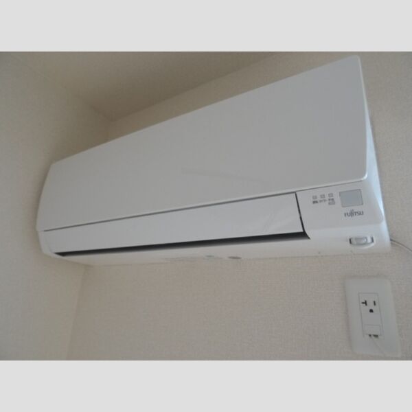 ベルツリー上川原 リビングにはエアコン1台付き♪