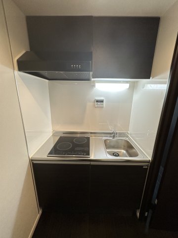 シールーム鵠沼海岸106号室 ２口ＩＨヒーターで料理する方も満足♪キッチン収納スペースも豊富です★